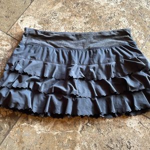 Lululemon grey ruffled skirt, size 8